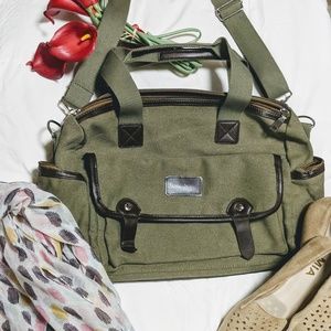 👜Green Canvas/Vegan Leather Weekender Duffle NWOT
